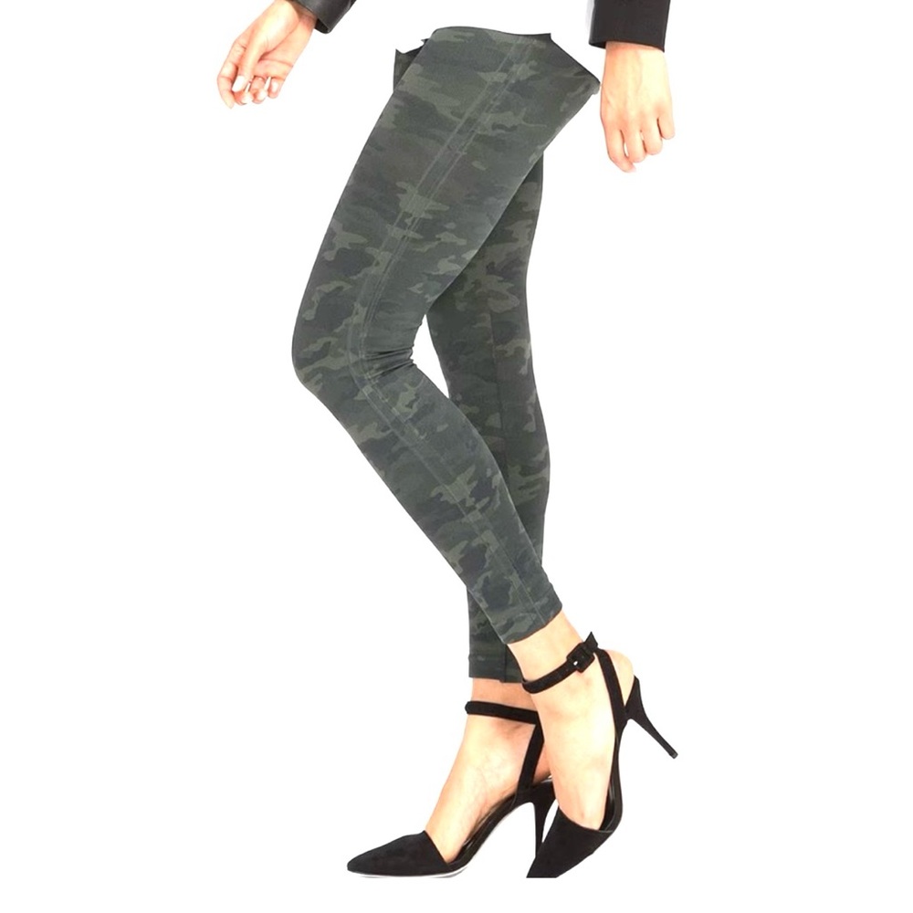 SPANX Camo Size L Look at‎ me Now Seamless Leggings Retail $69